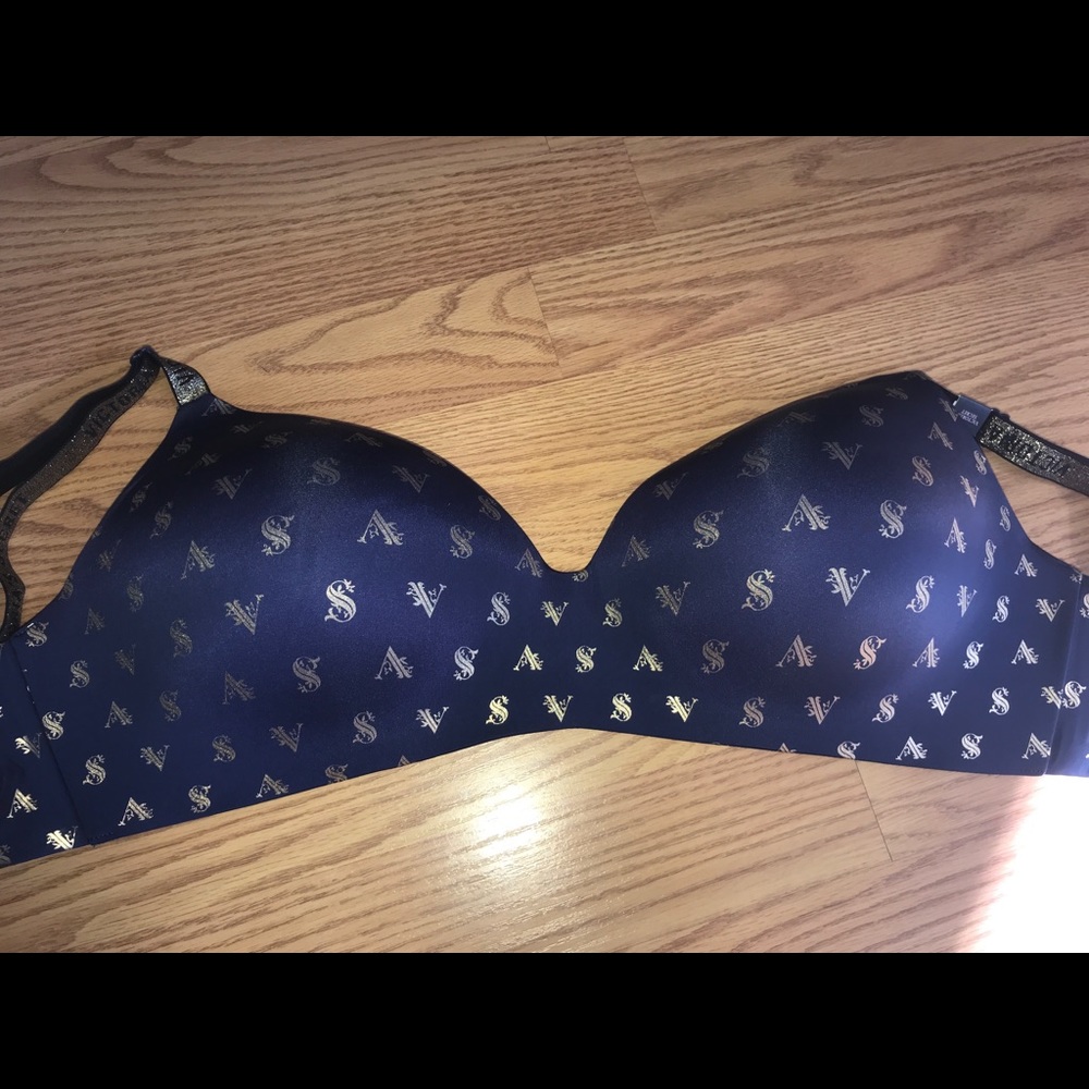 VS lightly lined wireless bra!